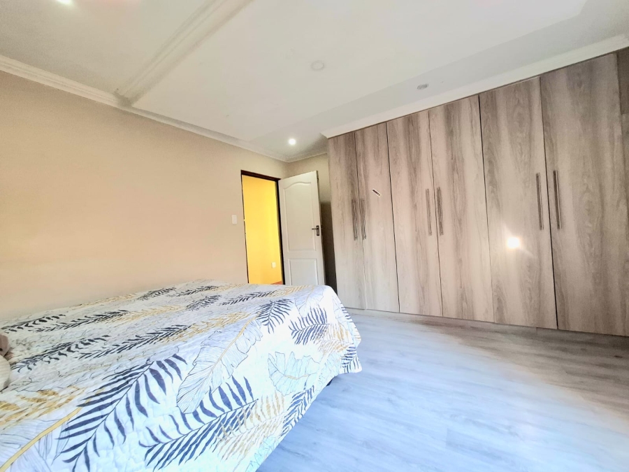 5 Bedroom Property for Sale in Nahoon Valley Park Eastern Cape